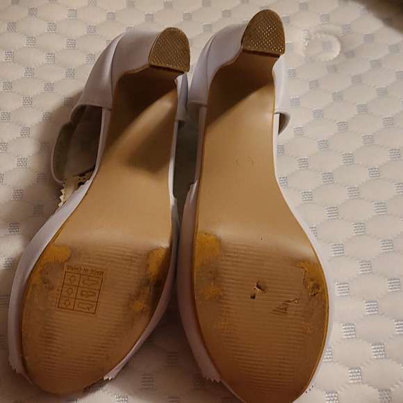 Heels - Picture 3 of 4